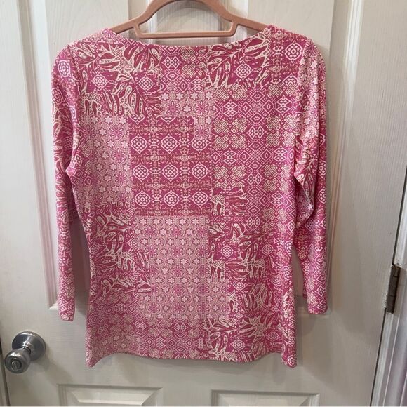 J. McLaughlin pink and white jersey print top with pink button accents- sz small - Picture 11 of 11